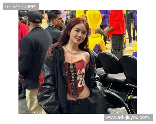 穿077球衣的女球迷晒打球美照展现对篮球的热爱与激情