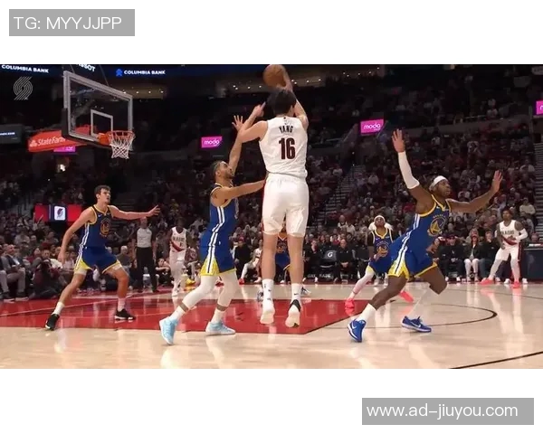 杨瀚森在比赛中掩护和传球速度较慢但节奏略快于克林根